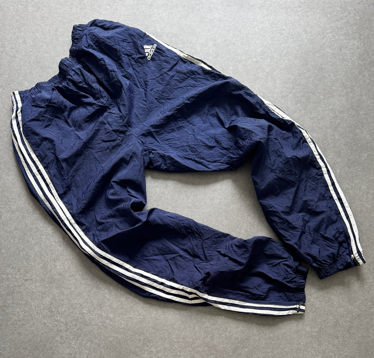 ADIDAS TRACKPANTS (L)