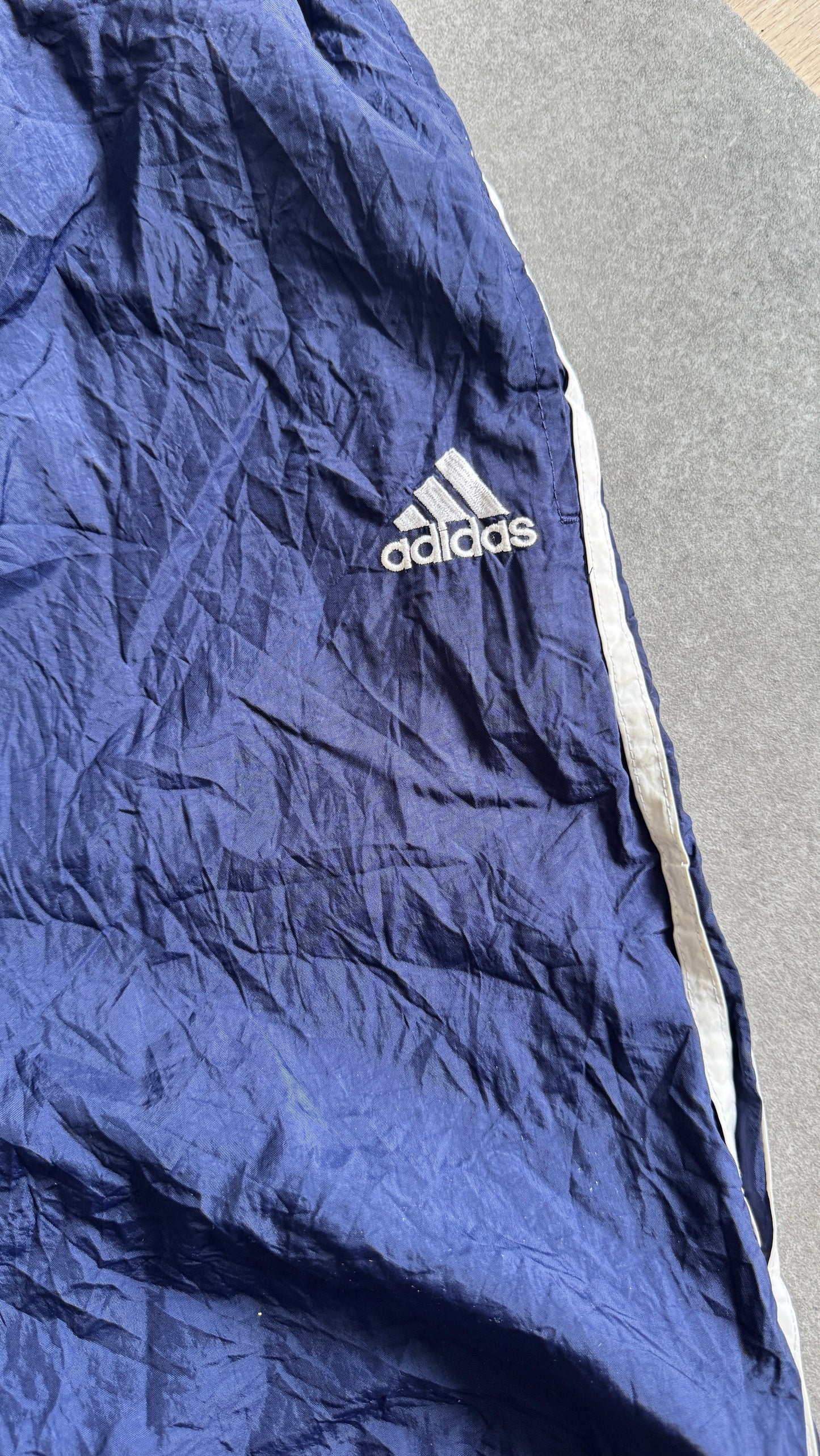 ADIDAS TRACKPANTS (L)