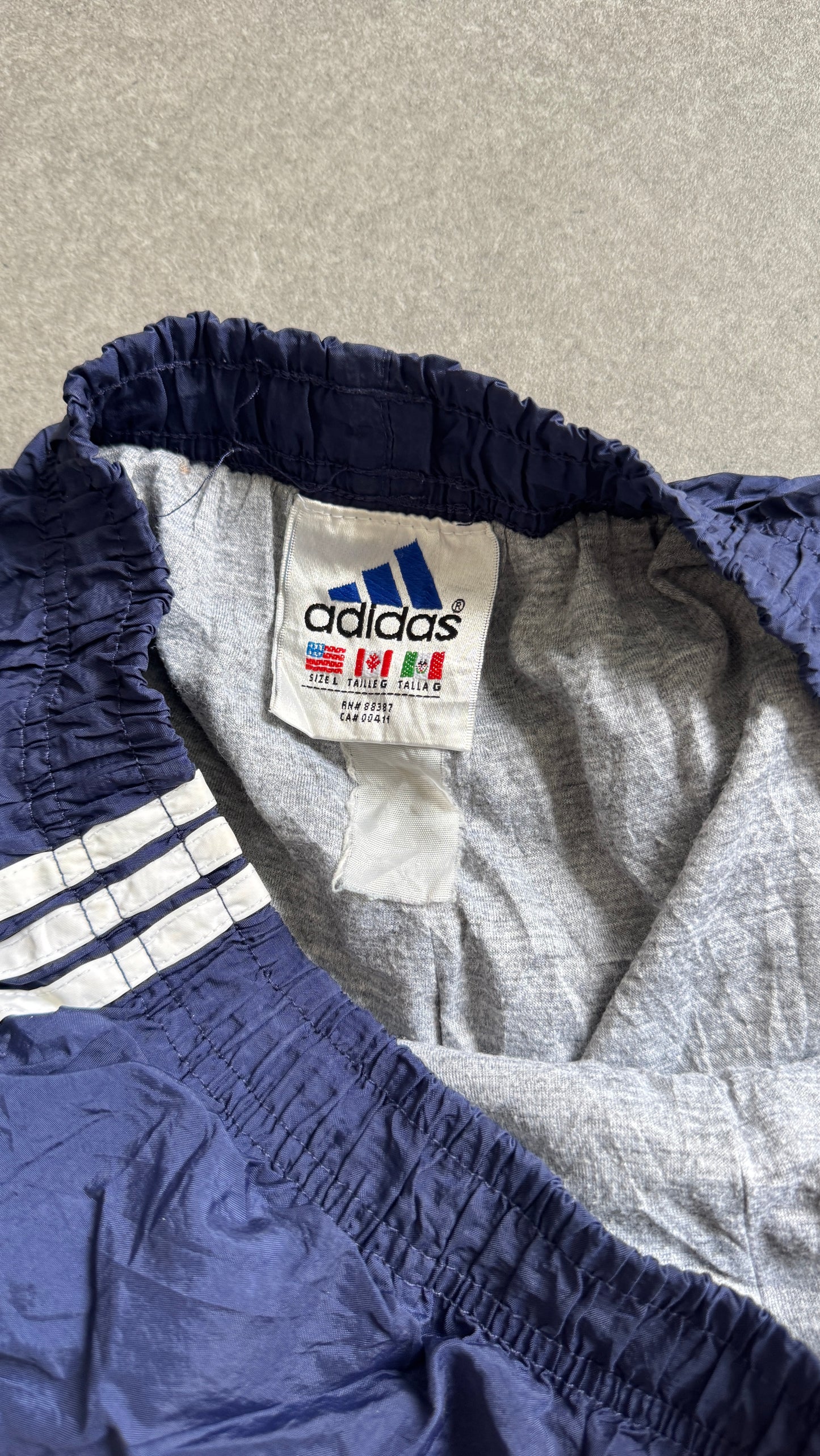 ADIDAS TRACKPANTS (L)